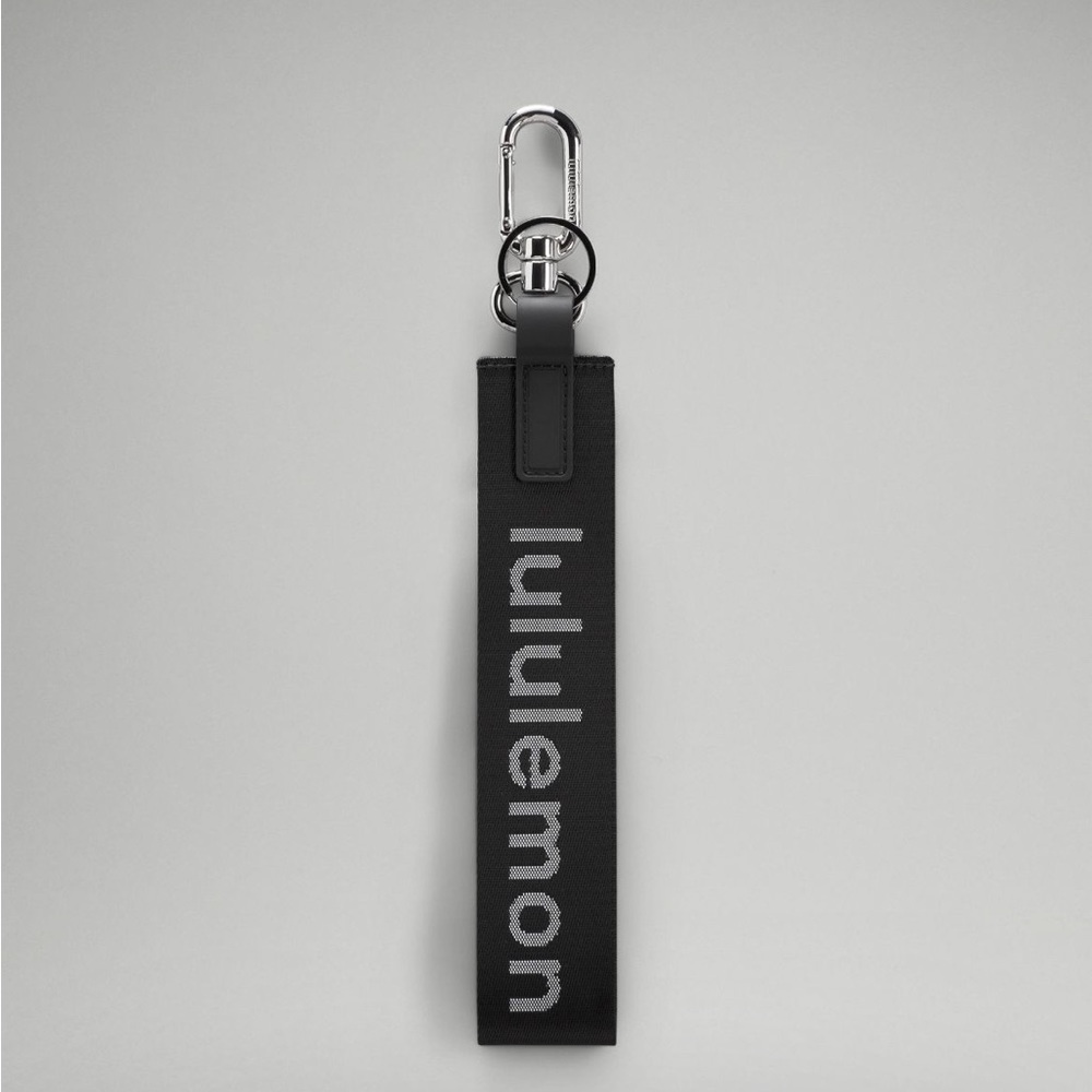 Never list keychain in black and white